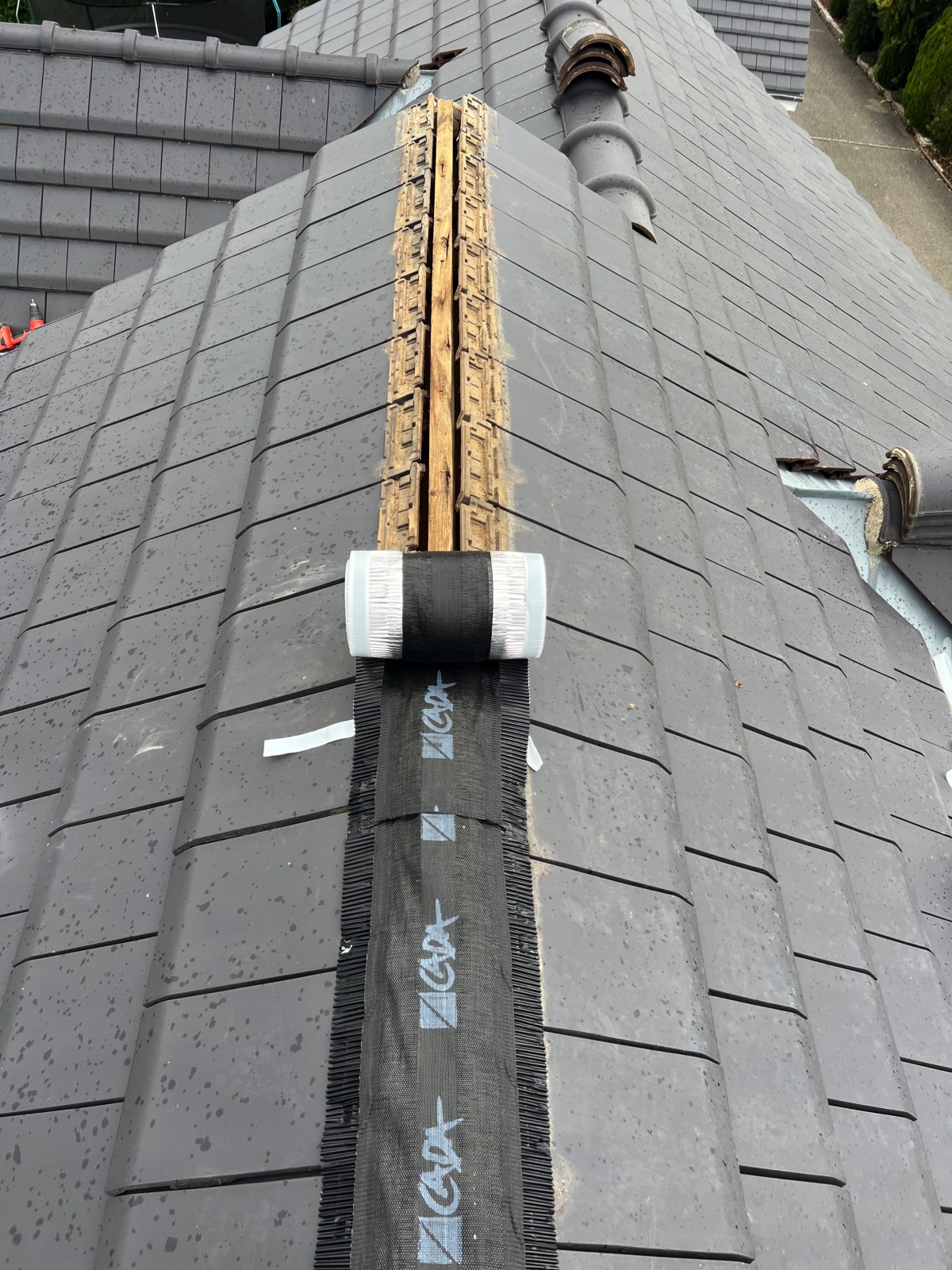 Pose de closoir ventilé sous le faîtage de toiture à Genève