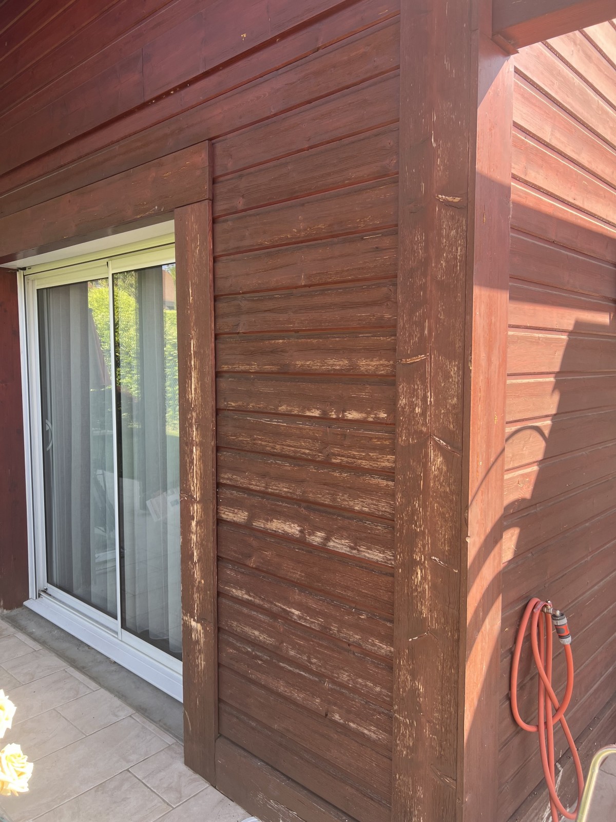 peintre pour lasure de façade d’un chalet en bois à Coppet 